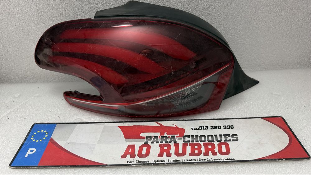 Farolim esq peugeot 208 2015/2019