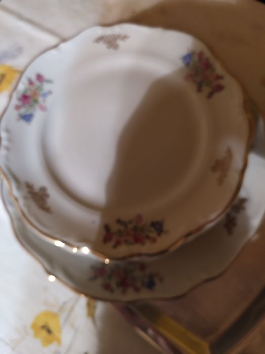 Komplet talerzy w kwiaty