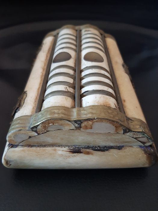 Canecas chávena antiga Checoslováquia miniatura caixa em osso veludo