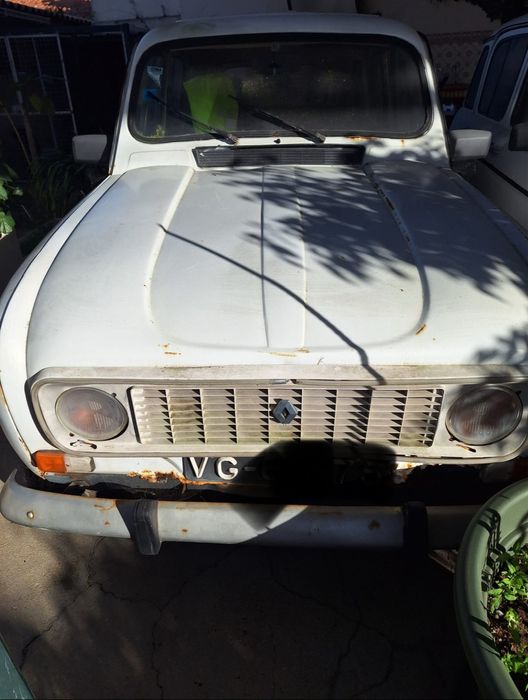 2 unidades Renault's 4L  brancas