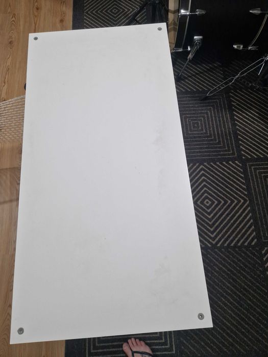 Estante Kallax com portas e prateleiras de vidro
