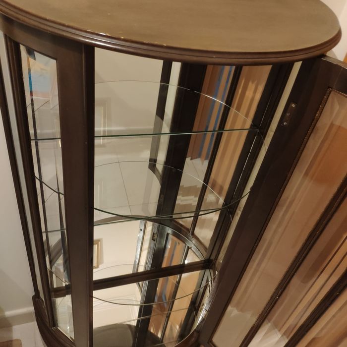 Cristaleira em cerejeira