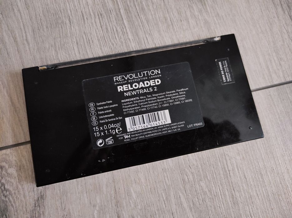 Paleta  15 cieni do powiek Makeup Revolution Re-loaded Newtrals 2