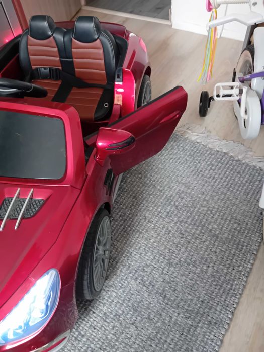 Samochod dzieciecy elektryczny