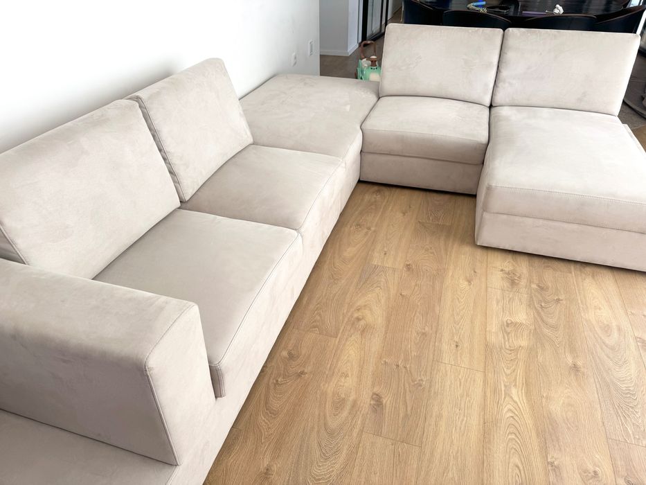 Sofá com formato em U com chaise longue e 5 lugares