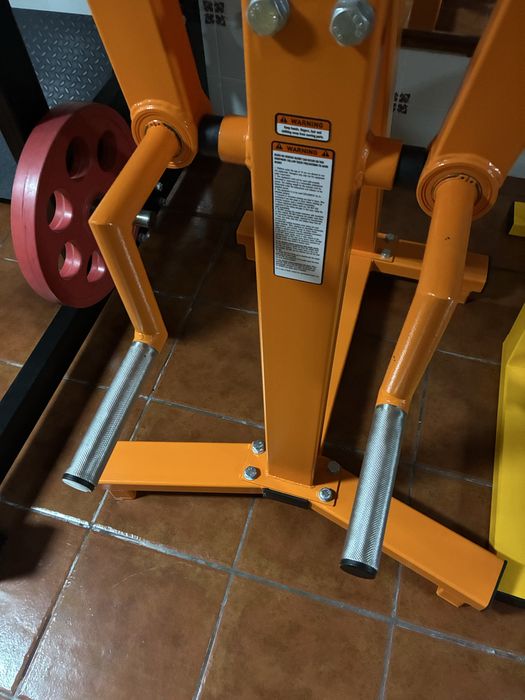 Máquina para elevações laterais/frontais