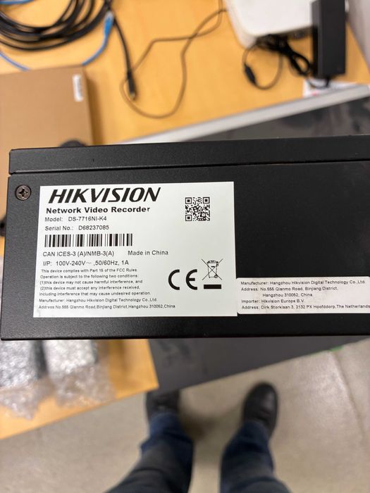 Rejestrator sieciowy HIKVISION DS-7716NI-K4 + 2 dyska po 4 TB