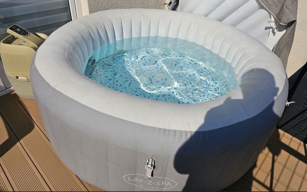 Jacuzzi  Lay -Z-Spa