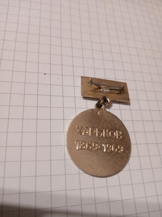 Продам значки різні
