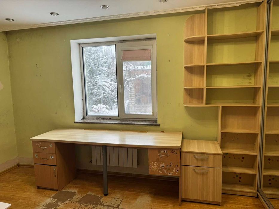 Продам мебель.Стол 2метоа,тумба,полки Цена за Все