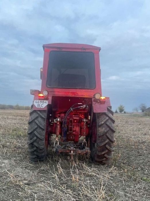 В продажі трактор т 25