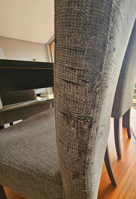 Mesa de jantar extensível + 4 cadeiras estofadas