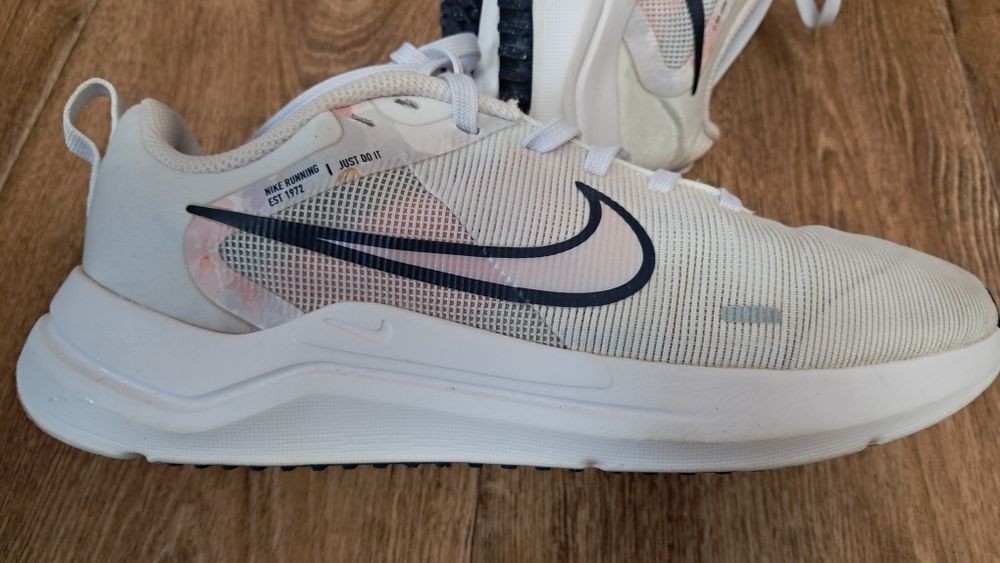 新品未使用　NIKE DOWNSHIFTER 12 24cm NIKE（ナイキ） DOWNSHIFTER 12（ダウンシフター12） スニーカー