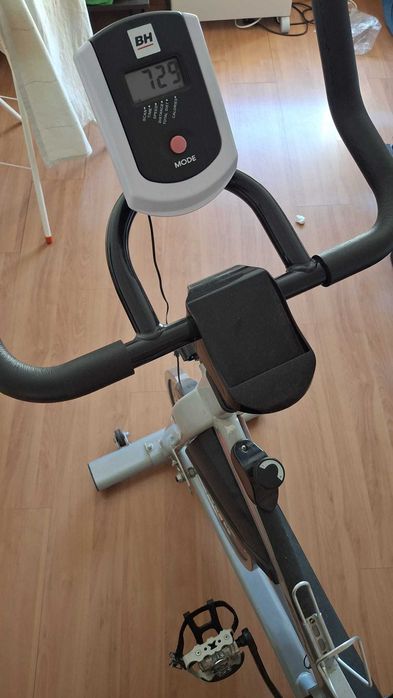 Bicicleta de Spinning BH Fitness SB1