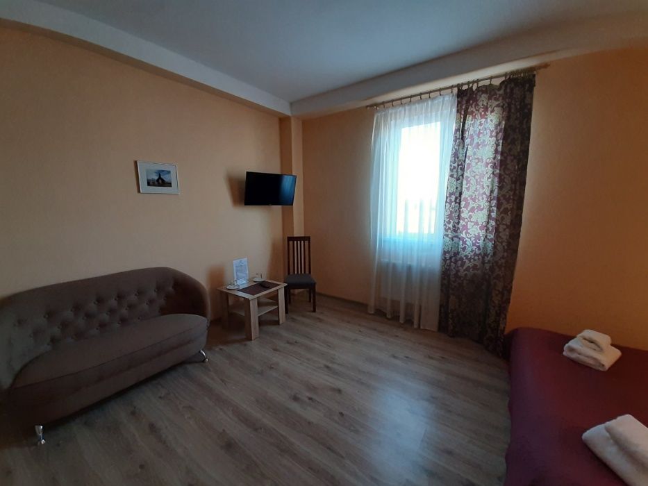 Готельно-ресторанний комплекс, Велика Окружна, фасад