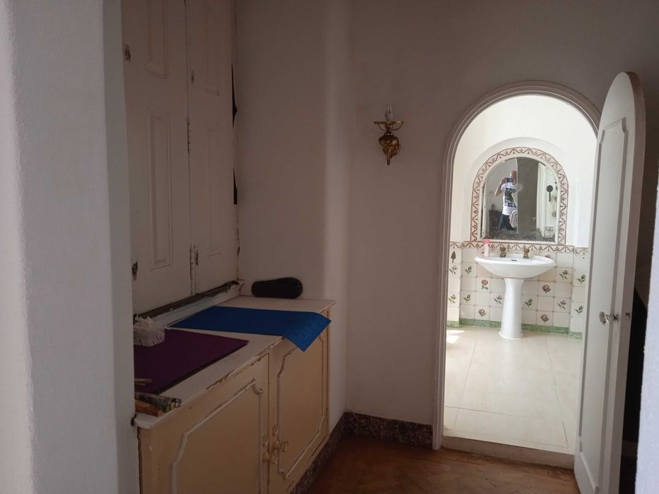 Alugos quartos grandes a 200€ em casa antiga