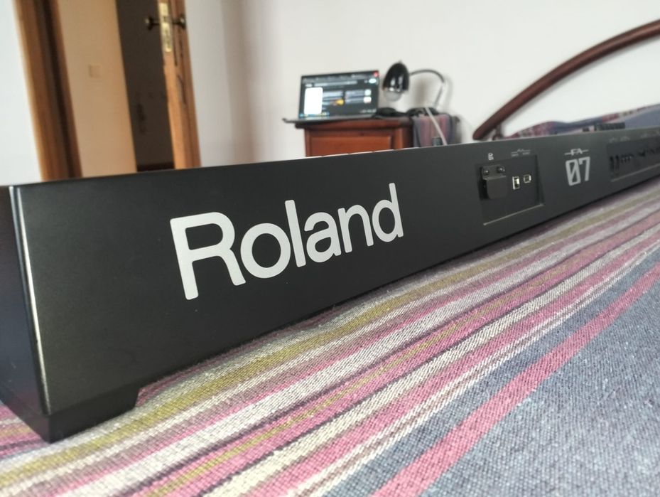Roland FA-07 bom estado + saco Roland