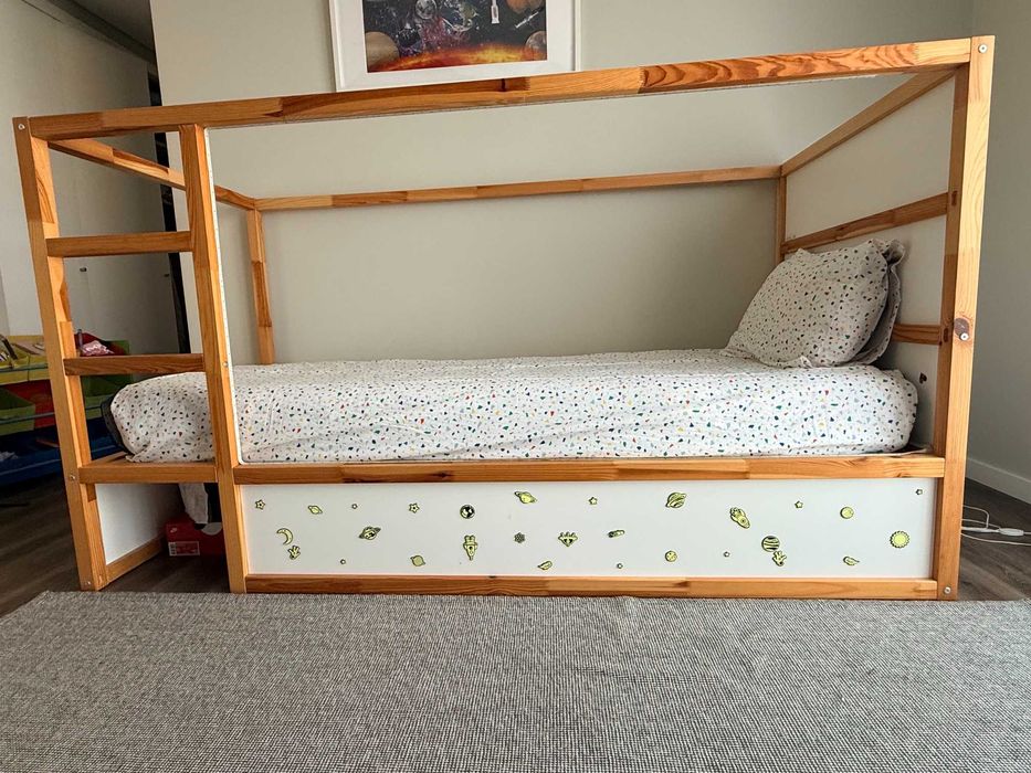 Cama reversível com escadas, Iluminação LED integrada
