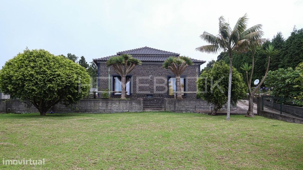 Moradia T3 em Pedra com Vista Mar | 2.800 m² de Terreno