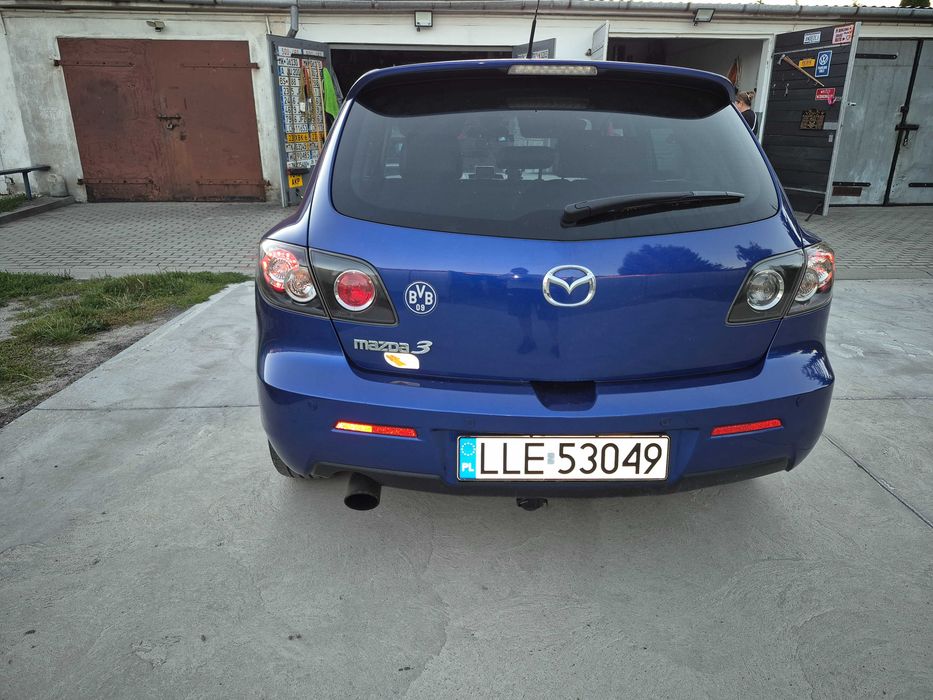 Samochód auto Mazda