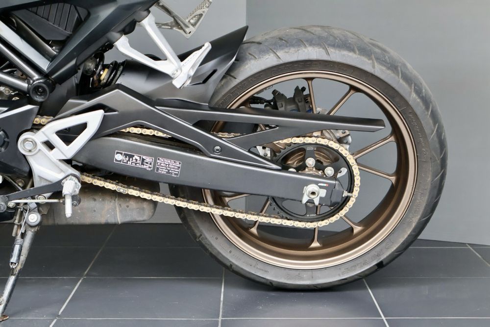 Honda cb125R ( apenas 1600 kms)