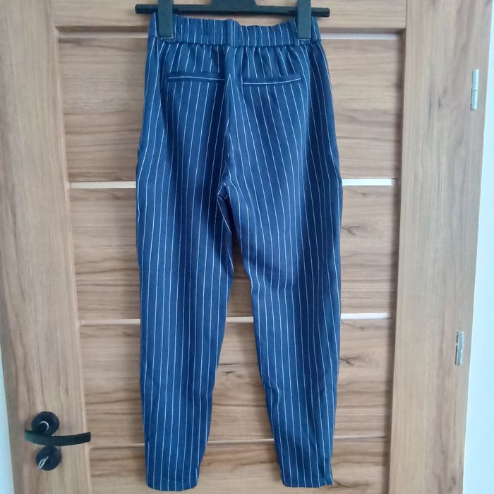 Eleganckie spodnie w paski na gumce Amisu New yorker