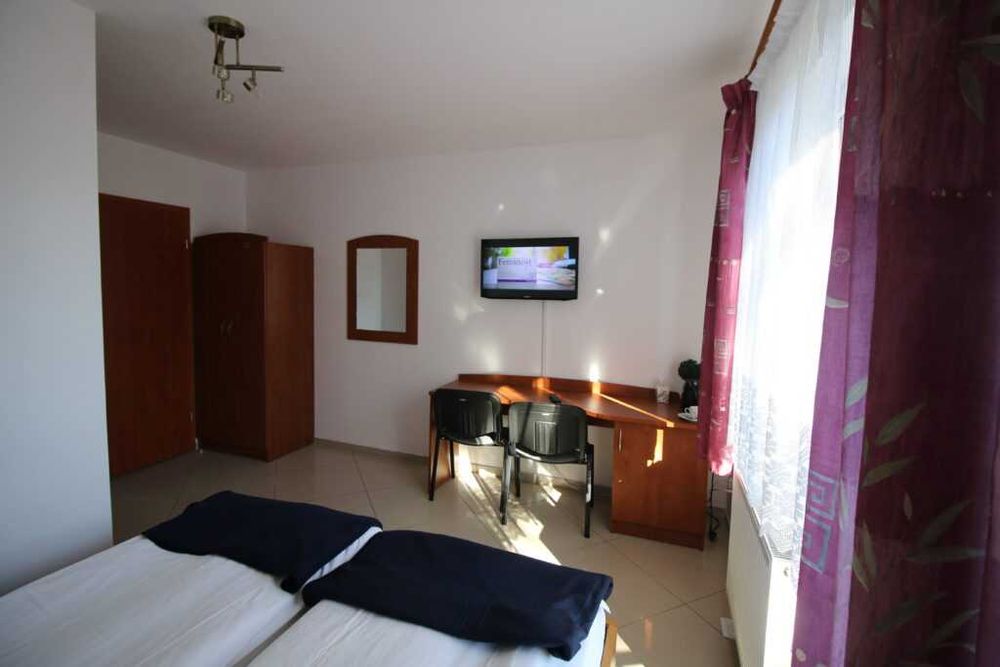 Mieszkanie/Pokoje na wynajem - długoterminowo - 2 osobowe i 3 osobowe!