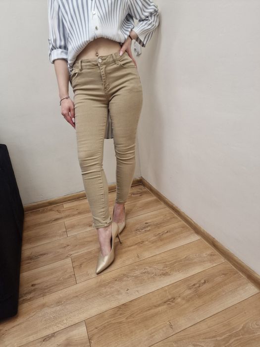 Spodnie jeansowe modelujące push up