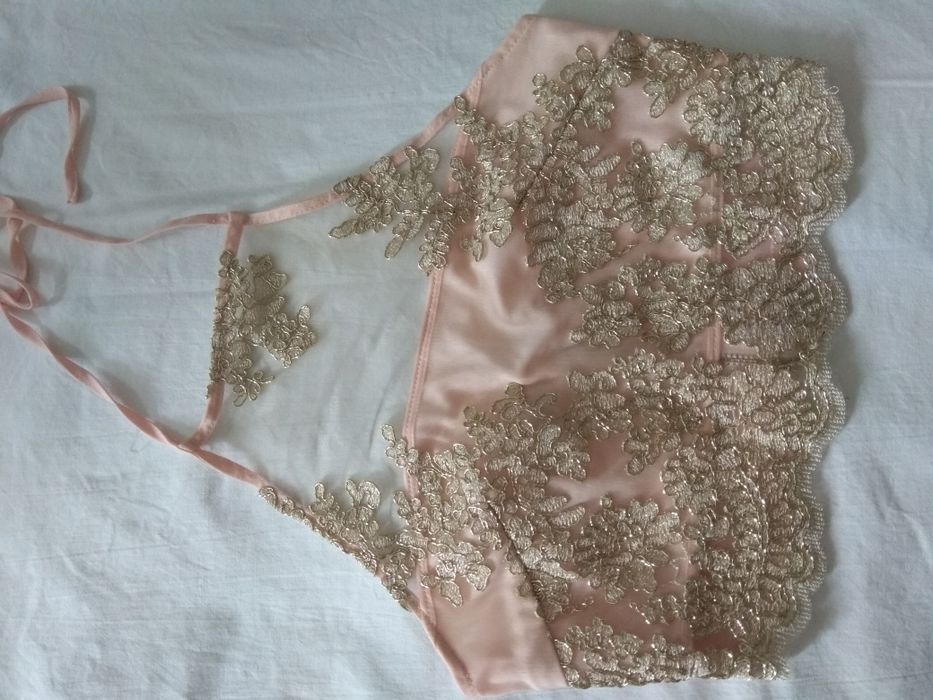 Śliczny crop top s.