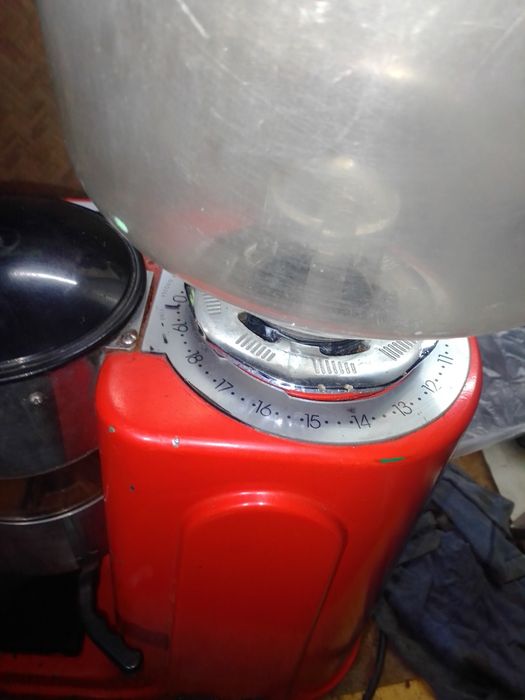 Професійна кавомолка doge muhle  D 63  rot  attia