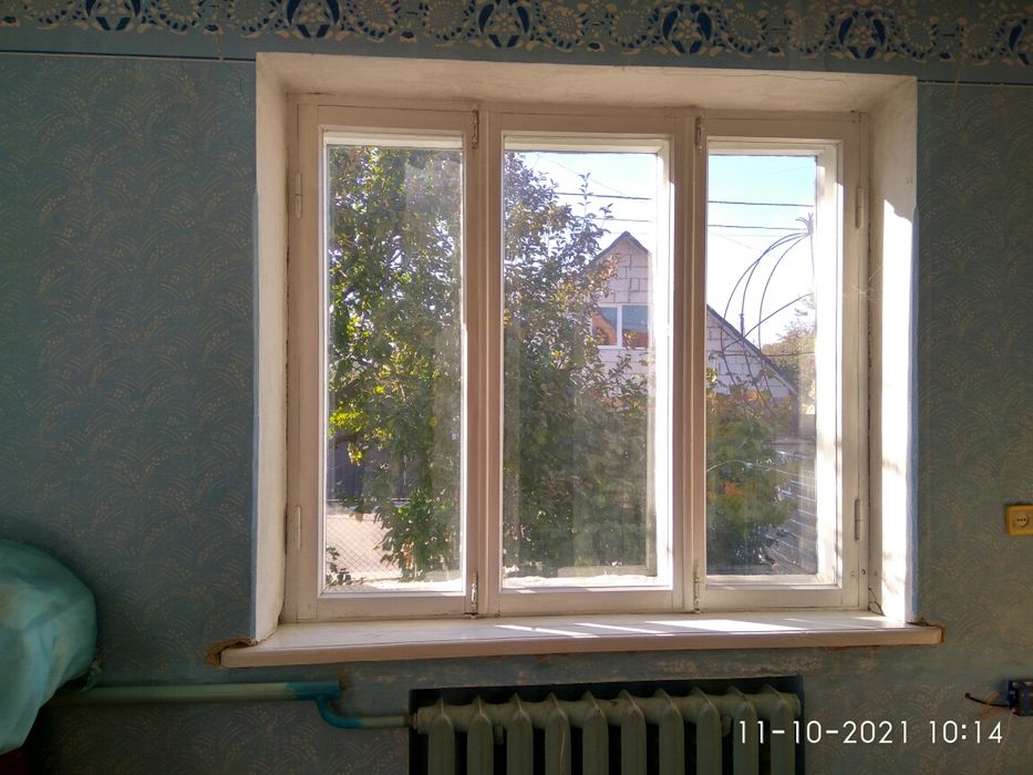 Оконные рамы со стеклом
