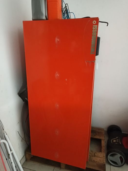 Lote de 2 máquinas de aquecimento a pellets e 1 depósito