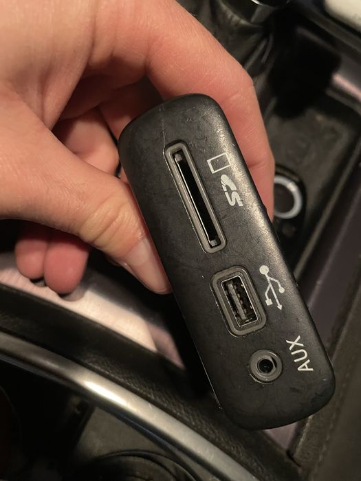 Radio Dodge Charger Bluetooth + Hub usb