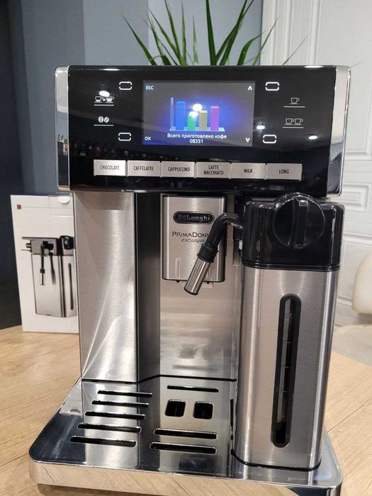Кавоварка кофемашина премиум Delonghi ESAM 6850 M домой
