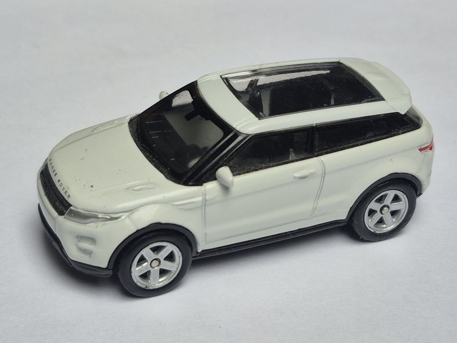 Welly Range Rover Evoque biały – model metalowy