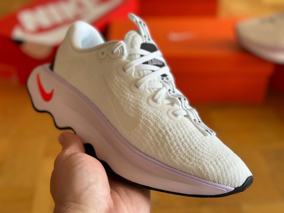 Кросівки Nike Motiva кроссовки DV1238-101