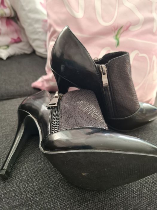 Buty czarne szpilka 36