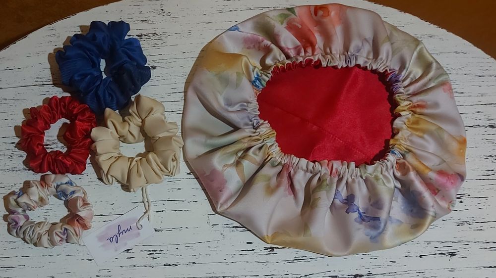 Jedwabny zestaw,  czepek do snu rozmiar M,  scrunchies S, M