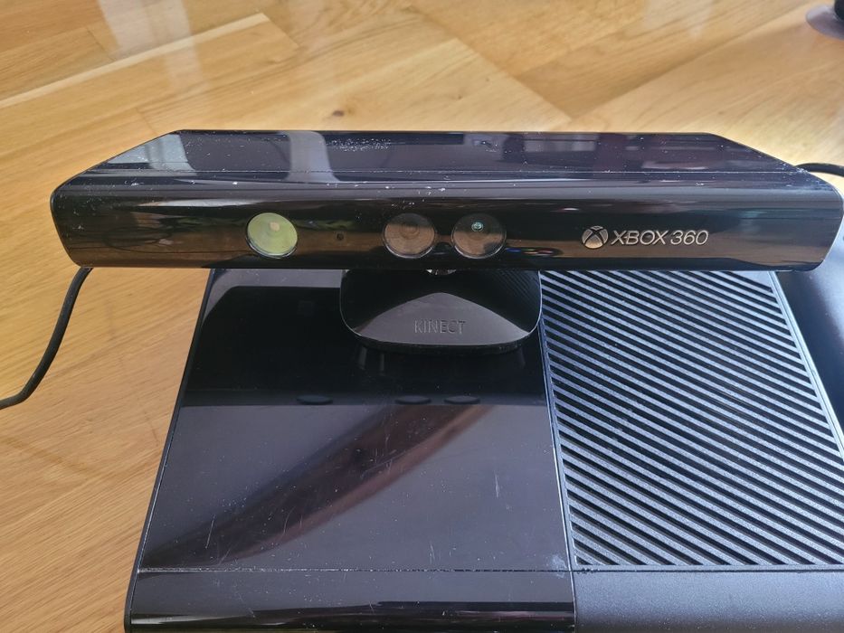 Konsola Xbox 360e 500gb + 7 gier, kinect