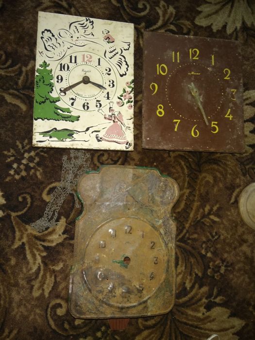Старі настінні годинники