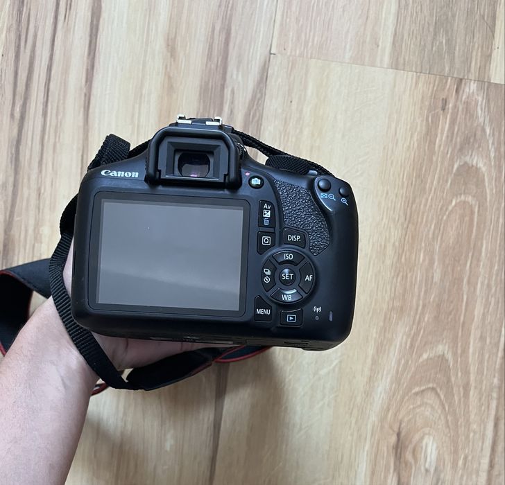 Lustrzanka Canon EOS1300D