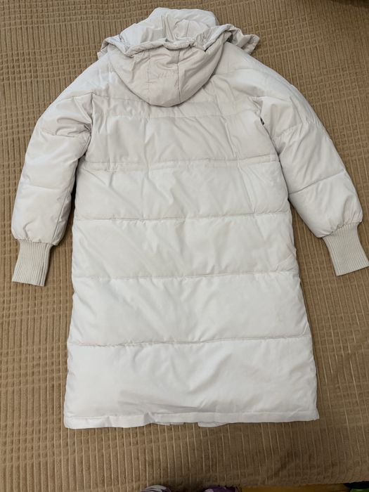 Пуховик в молочному кольорі