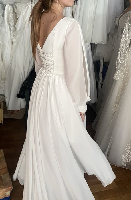 Продам весільну сукня 48 розміру