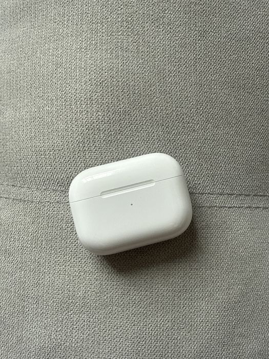 Зарядний кейс, футляр від навушників Apple AirPods