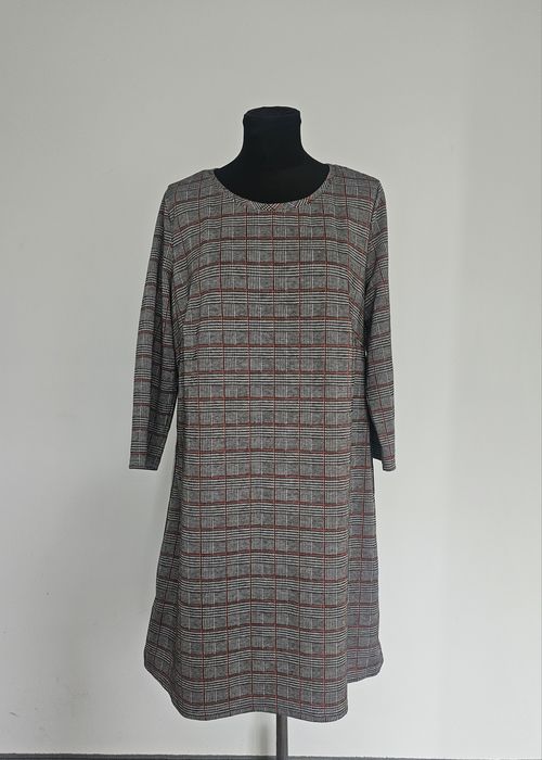 Lejąca sukienka w kratkę szara na jesień długi rękaw