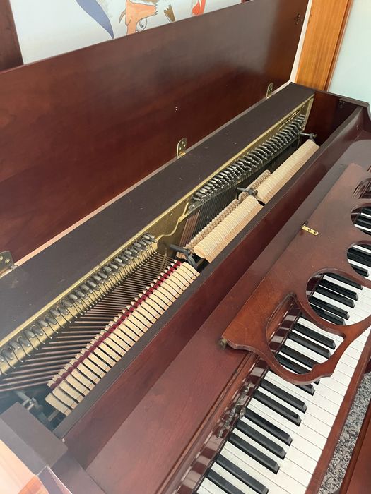 Piano vertical Wurlitzer