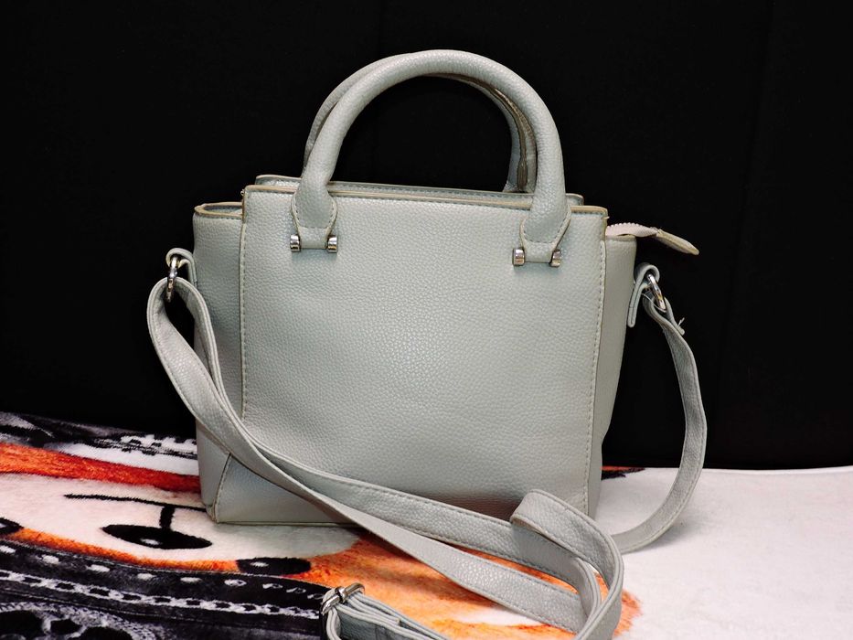 Accessoires Szara torebka kuferek