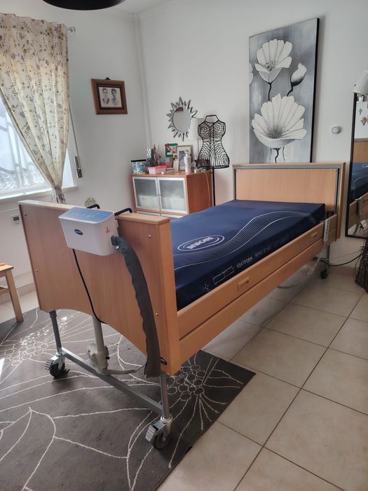 Cama geriátrica para pessoas acamadas