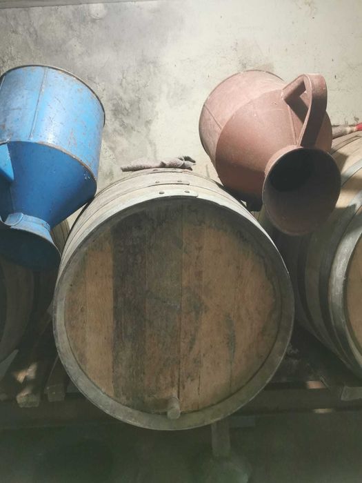 Conjunto de Pipas e Vasilhas para Vinho