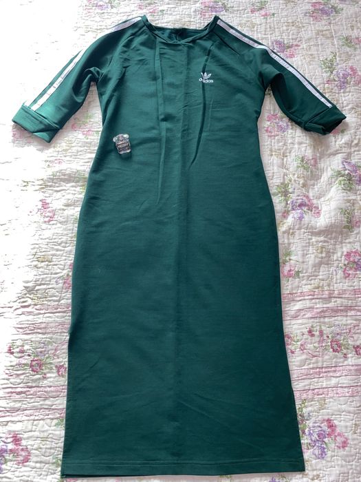 Спортивна жіноча сукня